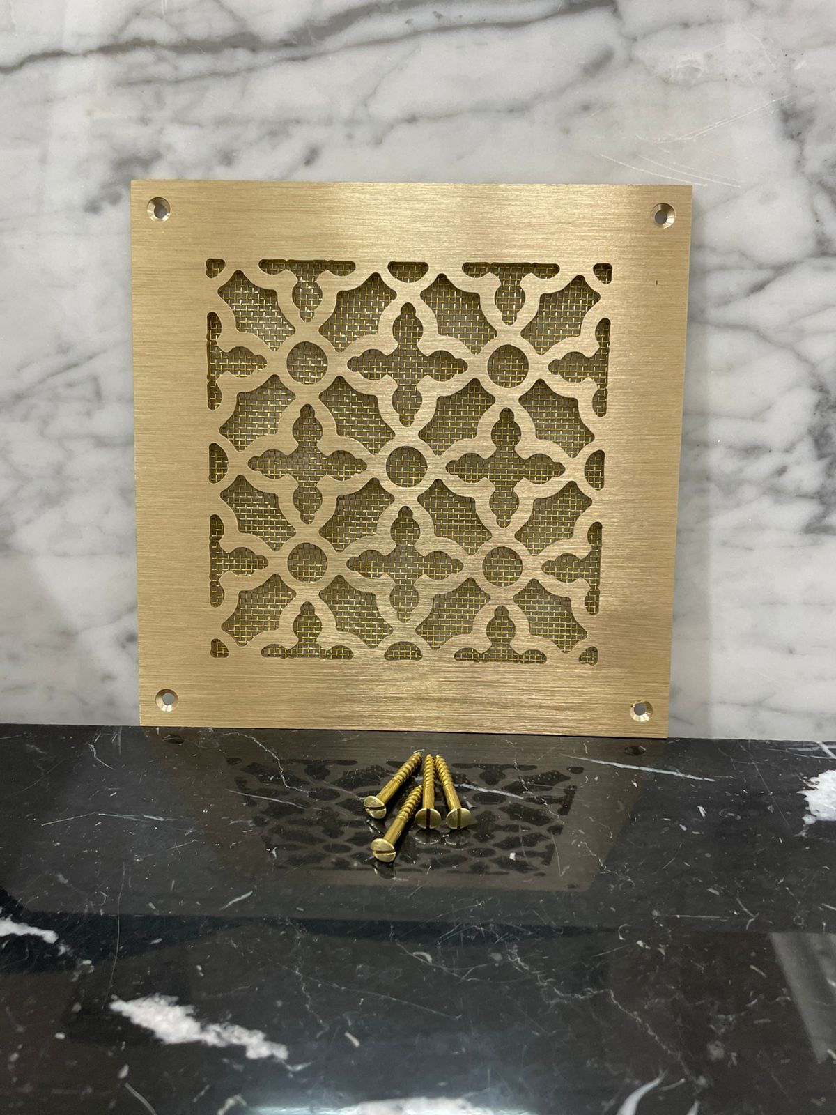 Латунная вентиляционная решетка шлифованная ЛР25 150×150